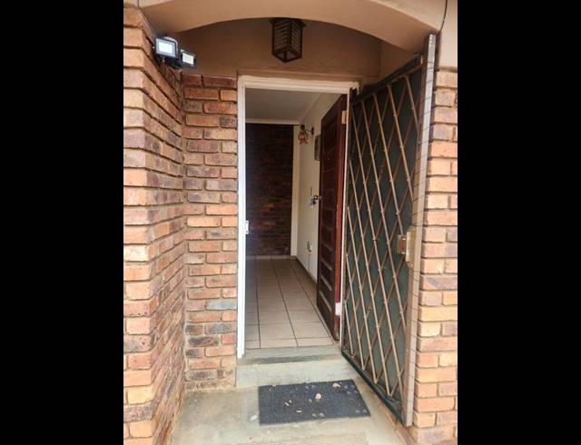 3 BEDROOM APARTMENT FOR SALE IN LYDENBURG